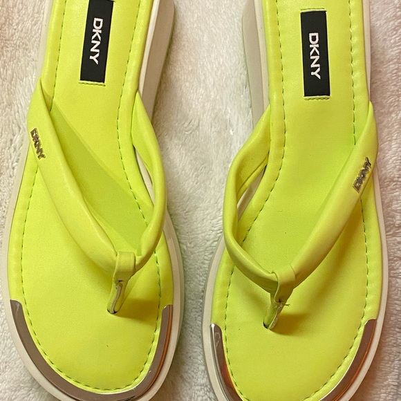 sandals - Picture 4 of 9